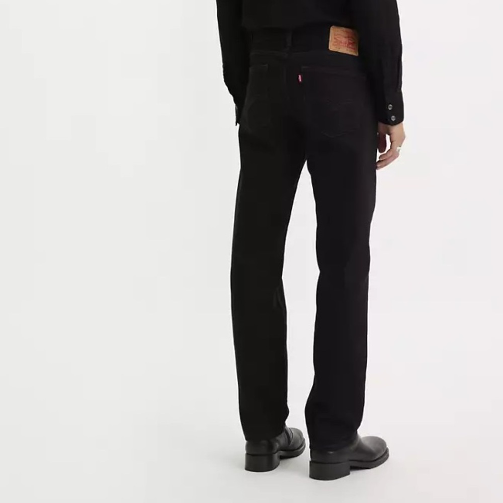 Leviâs Menâs Black 505 Regular Fit 100% Cotton Zip Fly Straight Leg Jeans 31x32
